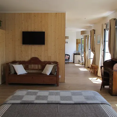 Couette-café D'hôtes A L'ecole Buissonniere 3*