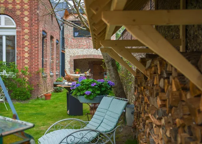 Couette-café D'hôtes A L'ecole Buissonniere 3*