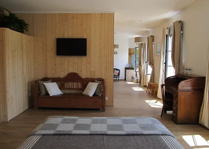 Couette-café D'hôtes A L'ecole Buissonniere 3*